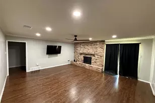 2117 Wellington Dr, Grand Prairie, TX 75051 - Photo 3
