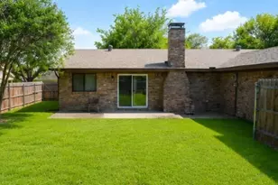 2117 Wellington Dr, Grand Prairie, TX 75051 - Photo 15