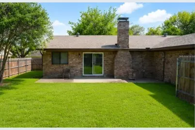 2117 Wellington Drive, Grand Prairie, TX 75051 - Photo 7