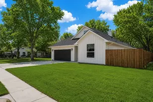 1314 E Pecan St, Gainesville, TX 76240 - Photo 3