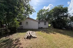 277 S Ave L, Crawford, TX 76638 - Photo 5