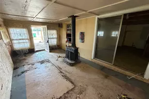277 S Ave L, Crawford, TX 76638 - Photo 7