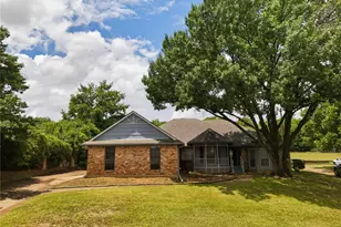 1905 Wedgewood Dr, Grand Prairie, TX 75050 - Photo 1