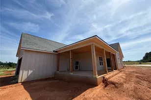 111 W Cupit Way, Gladewater, TX 75647 - Photo 3