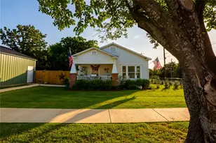 611 Grayson St, Nocona, TX 76255 - Photo 1