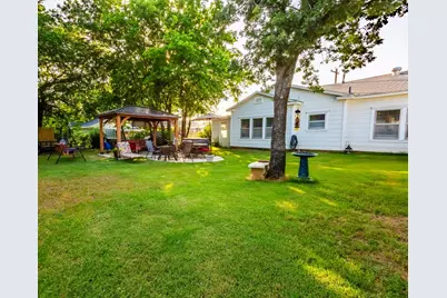 611 Grayson Street, Nocona, TX 76255 - Photo 29