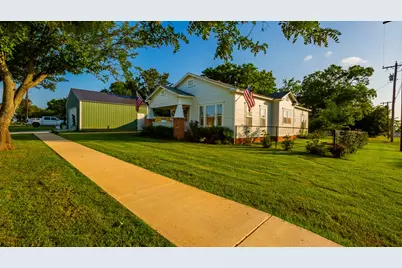 611 Grayson Street, Nocona, TX 76255 - Photo 39