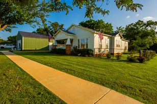611 Grayson St, Nocona, TX 76255 - Photo 39