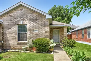 903 Hems Ln, Arlington, TX 76001 - Photo 1