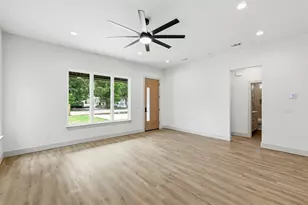 314 W Cobb St, Bridgeport, TX 76426 - Photo 3