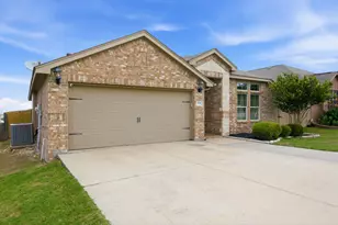 9236 Hunters Ct, White Settlement, TX 76108 - Photo 3