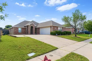 1640 Nashwood Dr, Grand Prairie, TX 75051 - Photo 3