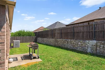 1640 Nashwood Drive, Grand Prairie, TX 75051 - Photo 27