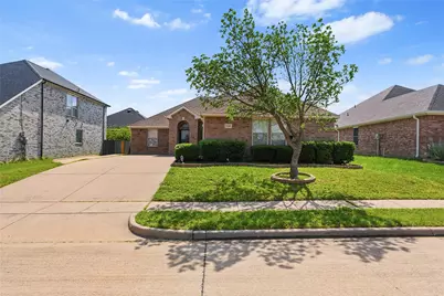 1640 Nashwood Drive, Grand Prairie, TX 75051 - Photo 1