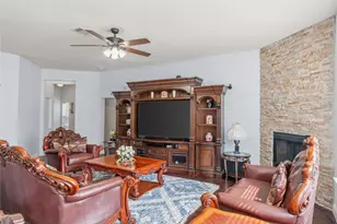 1640 Nashwood Dr, Grand Prairie, TX 75051 - Photo 7