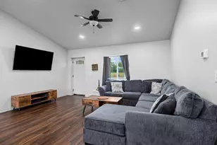 106 Edith St, Bowie, TX 76230 - Photo 3
