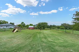 106 Edith St, Bowie, TX 76230 - Photo 19