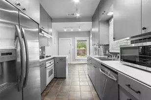 1921 Ben Hall Ct, Fort Worth, TX 76110 - Photo 19