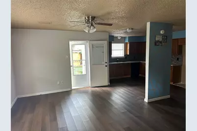 312 Victoria, Grand Prairie, TX 75052 - Photo 3