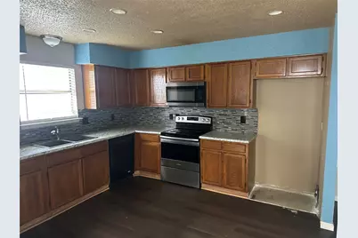 312 Victoria, Grand Prairie, TX 75052 - Photo 5