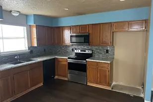 312 Victoria, Grand Prairie, TX 75052 - Photo 5