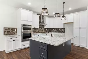 1754 Riverview Dr, Cleburne, TX 76033 - Photo 5