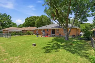 532 Lindenwood Dr, Lancaster, TX 75134 - Photo 19