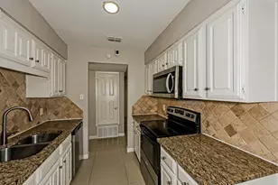 1217 Meadow Creek Dr, Lancaster, TX 75146 - Photo 9