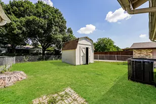 1217 Meadow Creek Dr, Lancaster, TX 75146 - Photo 17