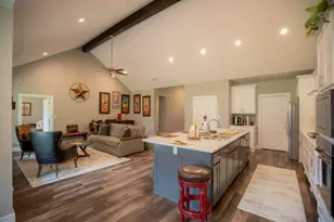 176 Lakeview Cir, Pilot Point, TX 76258 - Photo 9