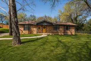 302 W Hale Ave, Decatur, TX 76234 - Photo 1