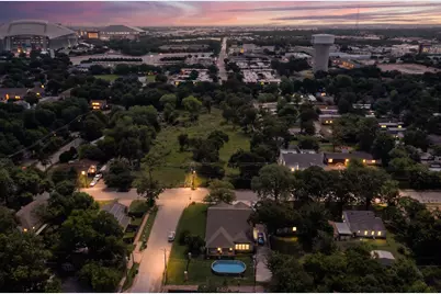 433 N East Street, Arlington, TX 76011 - Photo 1