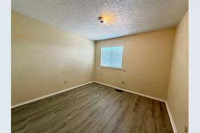 1301 Lovell Drive, Arlington, TX 76012 - Photo 11