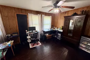 922 Plum St, Graham, TX 76450 - Photo 3