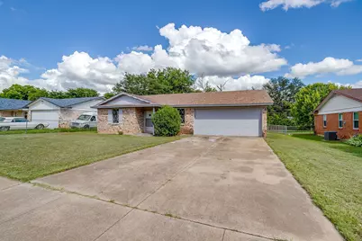 1413 Phillips Street, Cleburne, TX 76033 - Photo 7