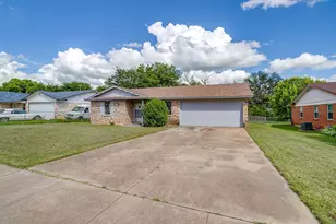 1413 Phillips St, Cleburne, TX 76033 - Photo 7