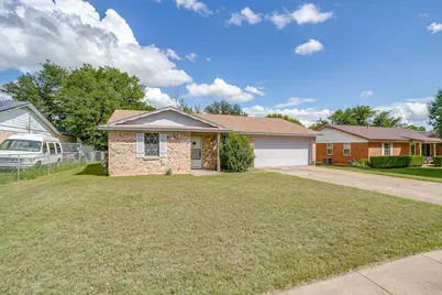 1413 Phillips Street, Cleburne, TX 76033 - Photo 3
