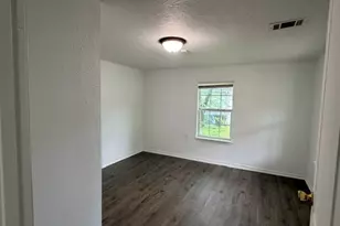 927 W Baker St, Denison, TX 75020 - Photo 7