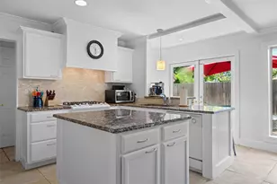 1705 Manchester Dr, Arlington, TX 76012 - Photo 9