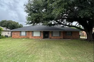 413 N Trail St, Crowley, TX 76036 - Photo 3