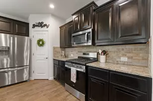 1412 Dublin Dr, Cleburne, TX 76033 - Photo 5