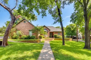 718 W Couts St, Weatherford, TX 76086 - Photo 1