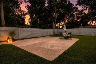 1306 E Lovers Lane, Arlington, TX 76010 - Photo 3
