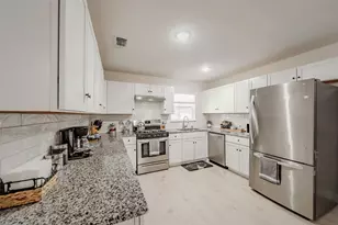 1306 E Lovers Ln, Arlington, TX 76010 - Photo 11