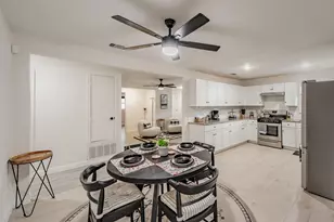 1306 E Lovers Ln, Arlington, TX 76010 - Photo 9