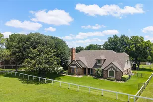 8111 Russell Curry Rd, Arlington, TX 76001 - Photo 1