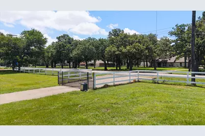 8111 Russell Curry Road, Arlington, TX 76001 - Photo 9