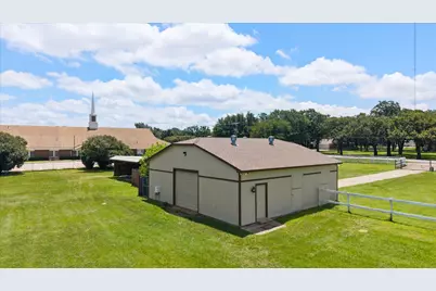 8111 Russell Curry Road, Arlington, TX 76001 - Photo 35