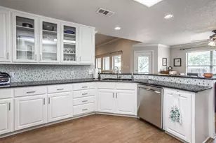 504 Katie St, Lindsay, TX 76250 - Photo 17