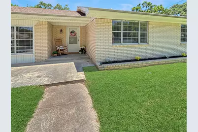 305 S Weatherford Street, Chico, TX 76431 - Photo 1